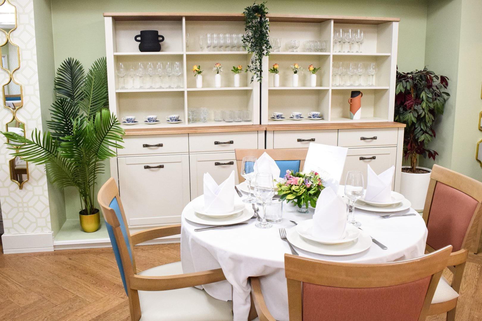 Albany - Dining room 1